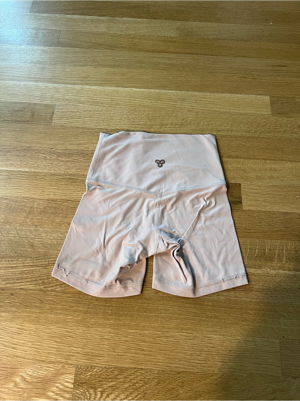 Aritzia TnAction TnaBUTTER™ Atmosphere Hi-Rise 5” Shorts, size 2XS.